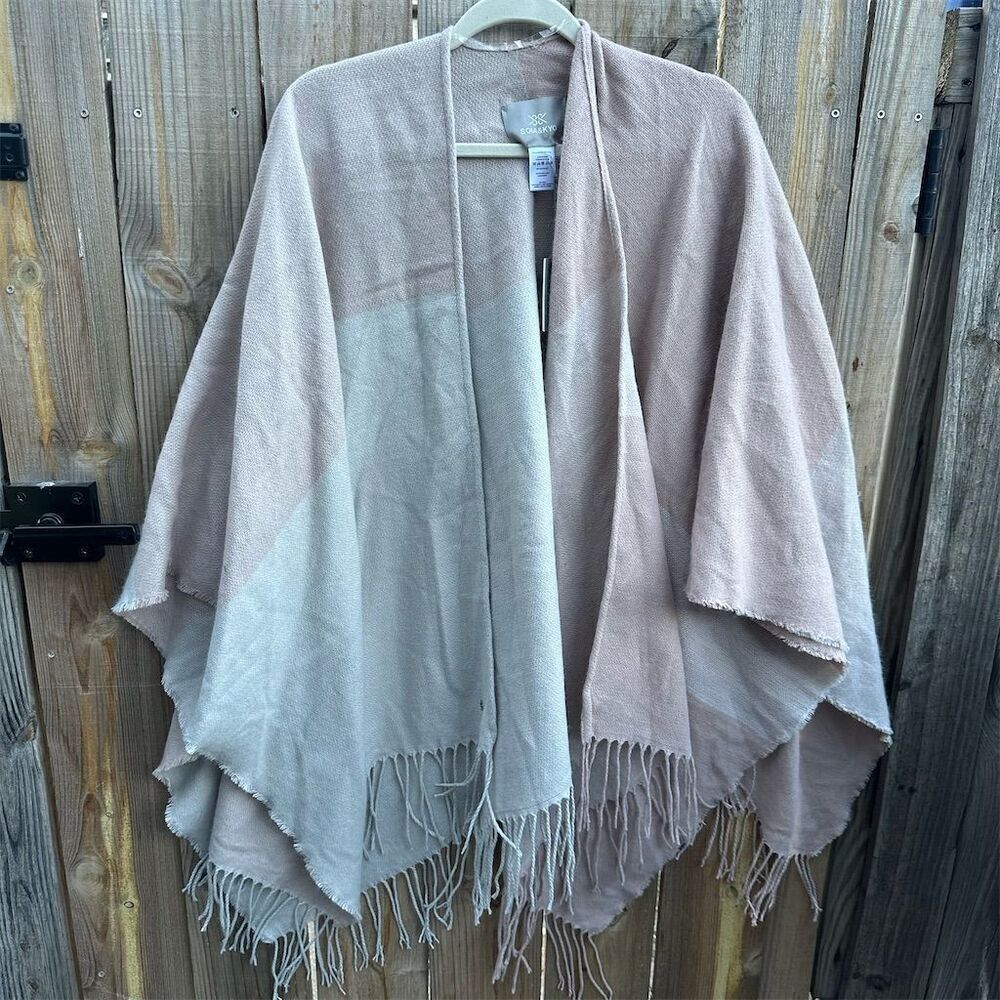 NWT Soia & Kyo Women's Beige Poncho Shawl Fringe Wrap One Size